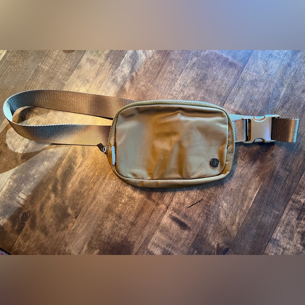 Lululemon Everywhere 1L Belt Bag - Burnt Caramel